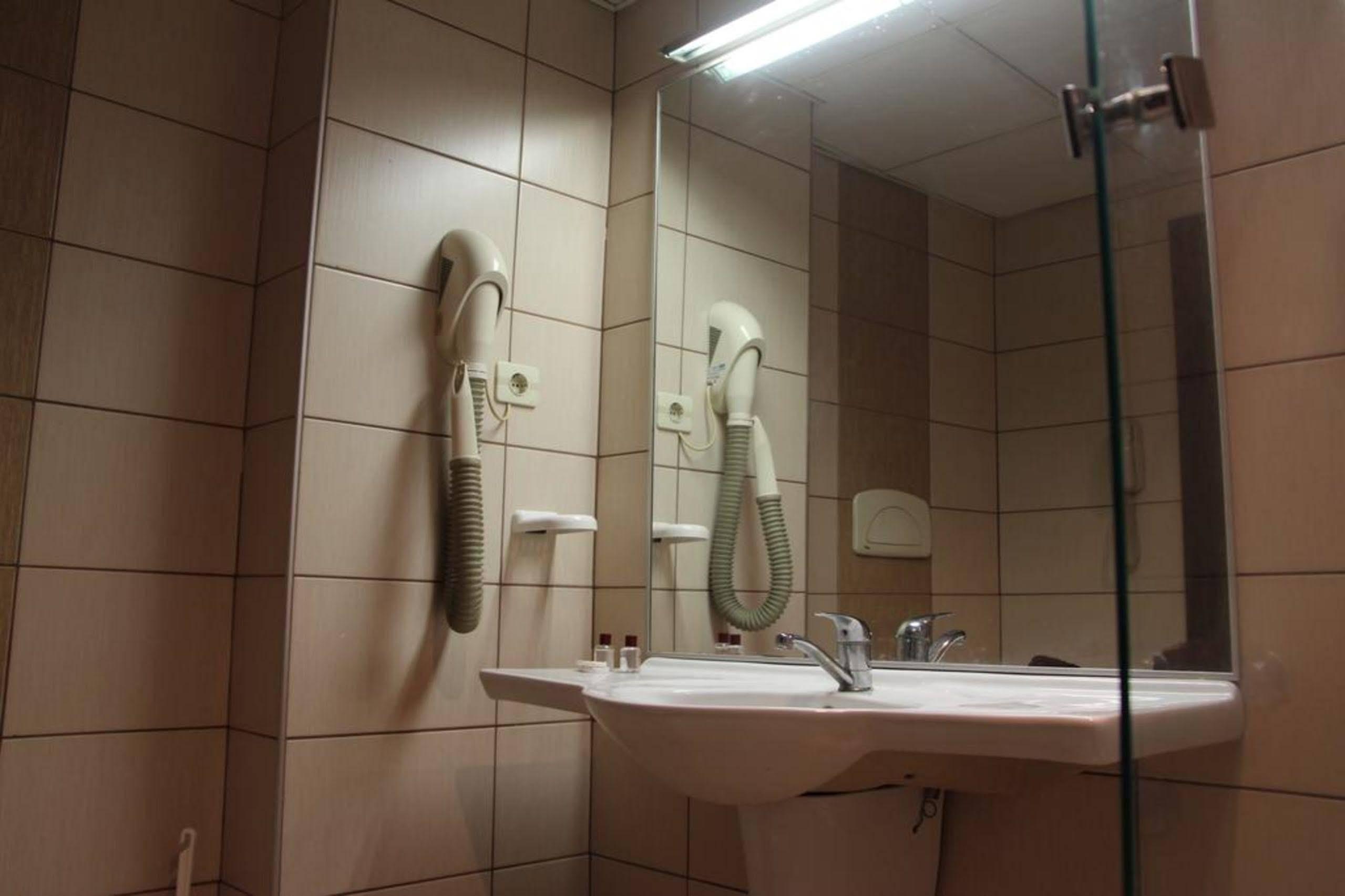 Akyuz Hotel Ankara Esterno foto