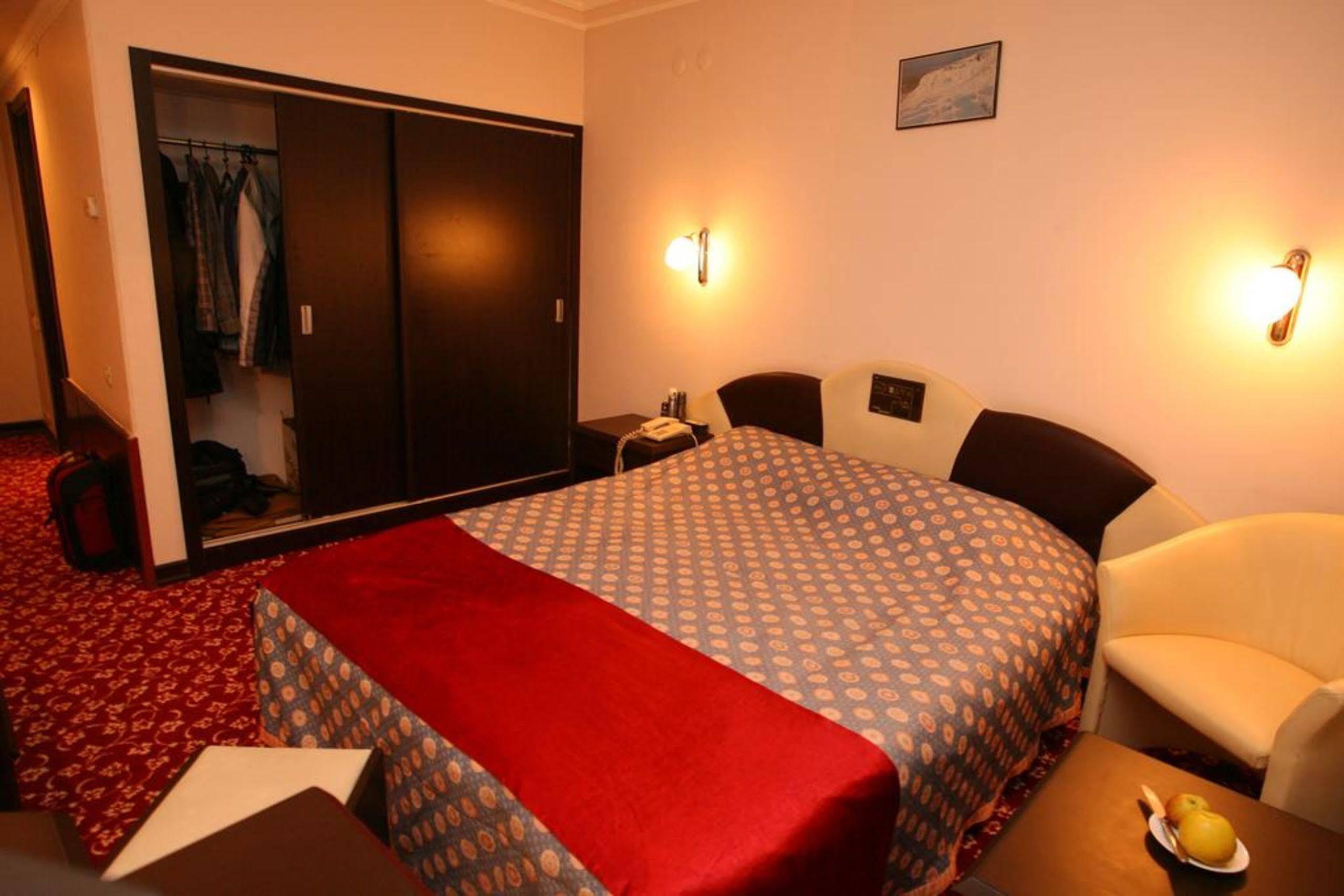 Akyuz Hotel Ankara Esterno foto