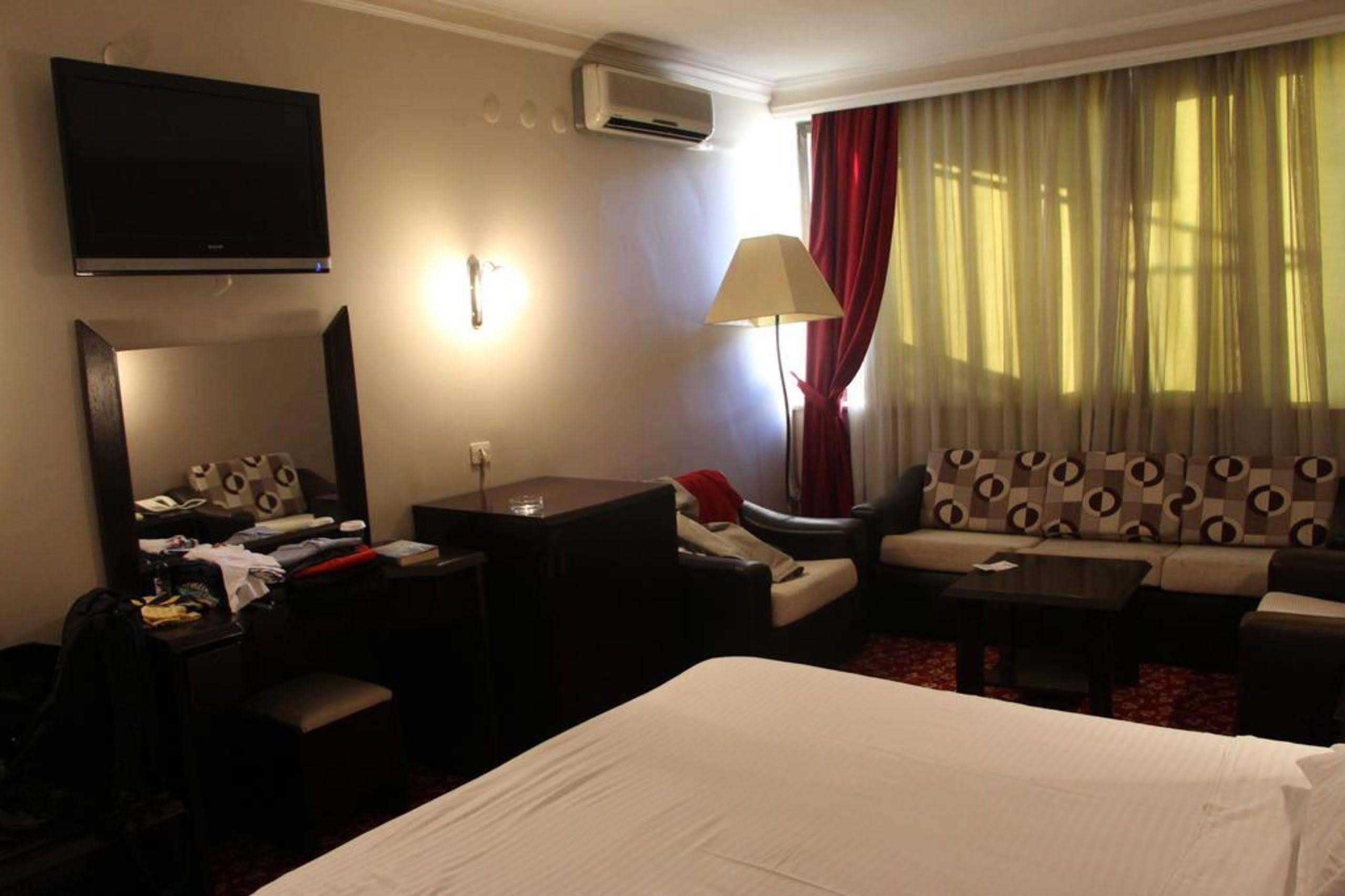 Akyuz Hotel Ankara Esterno foto