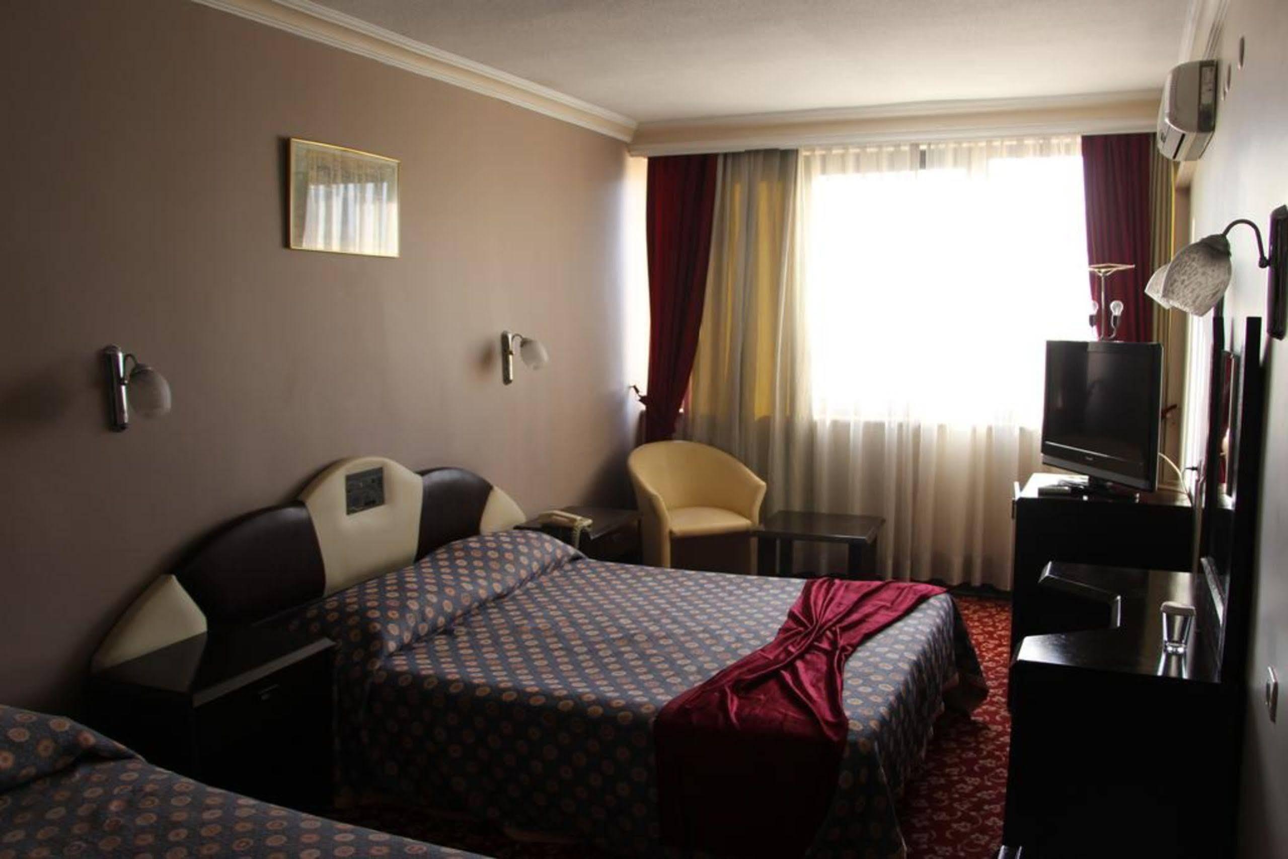 Akyuz Hotel Ankara Esterno foto