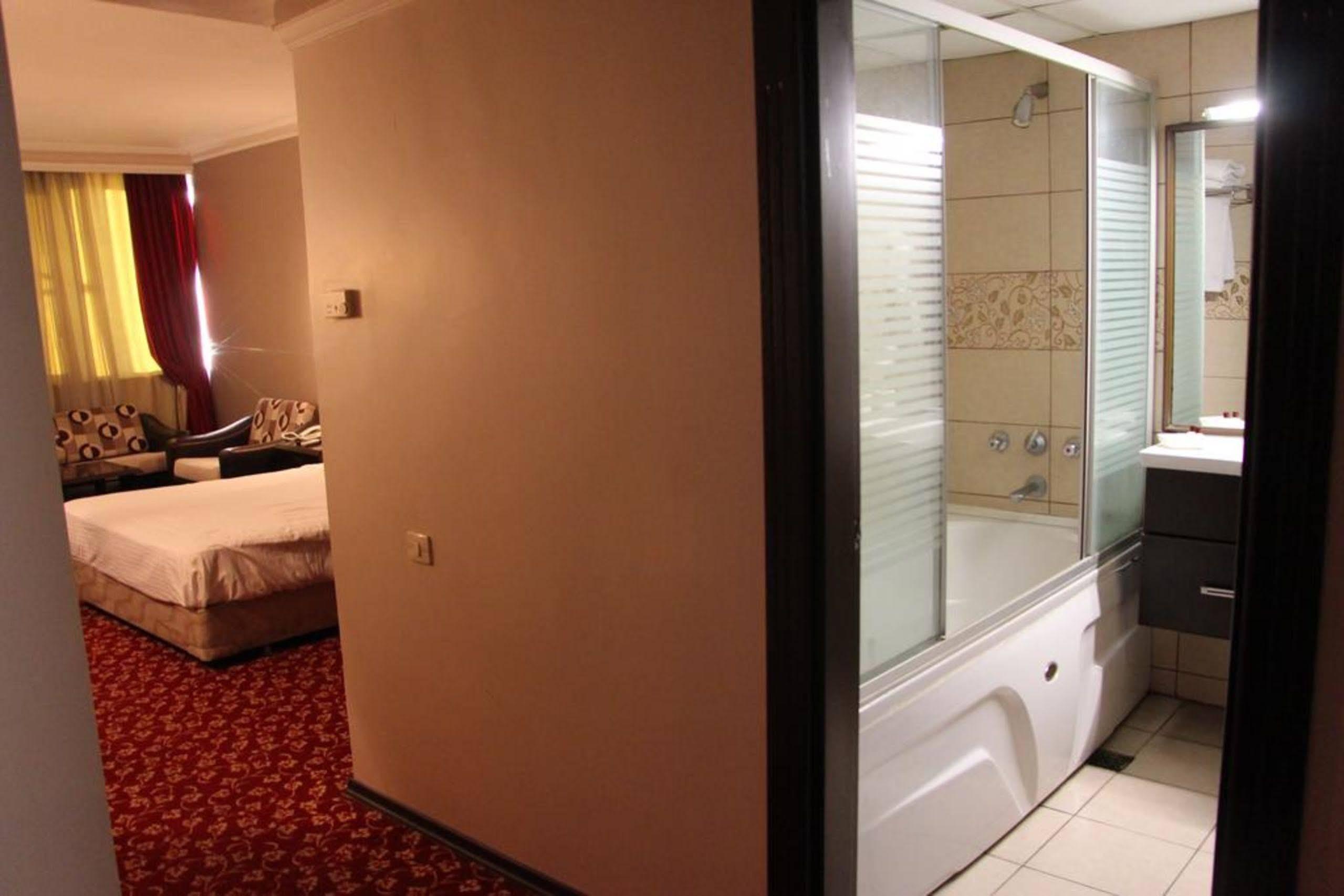 Akyuz Hotel Ankara Esterno foto