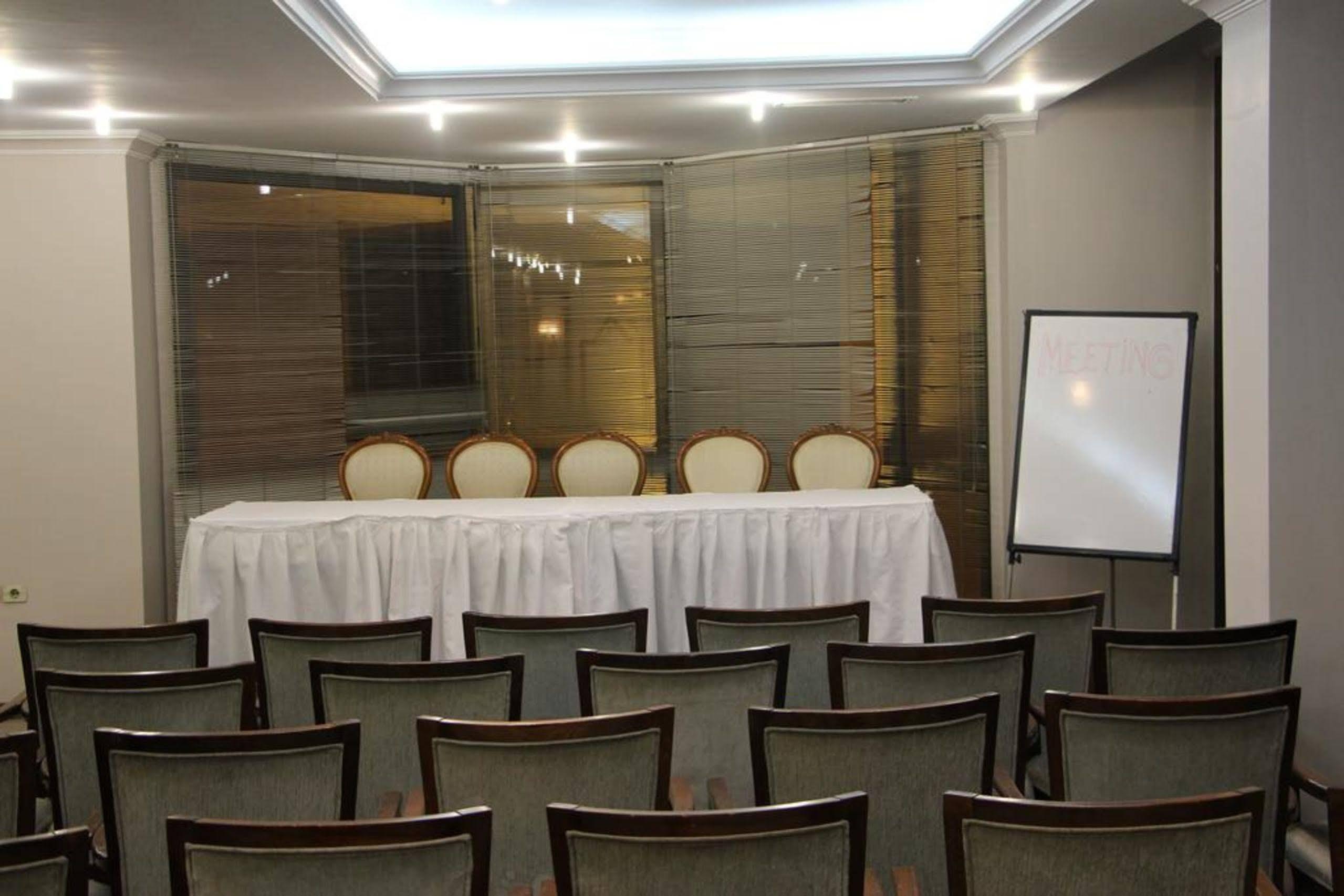 Akyuz Hotel Ankara Esterno foto